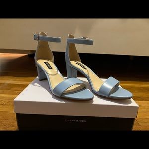 Nine West size 7 womens blue pruce3 heels never worn only tried on.